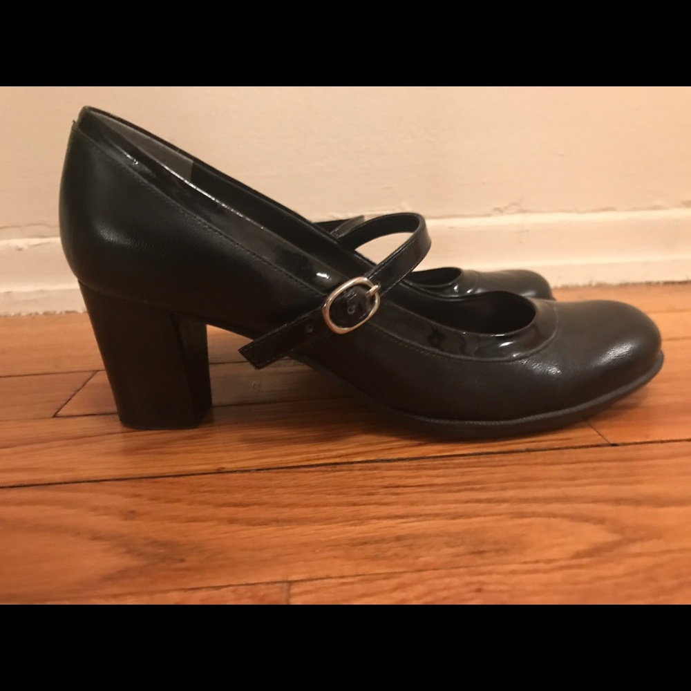 Bandolino Mary Janes Size 7